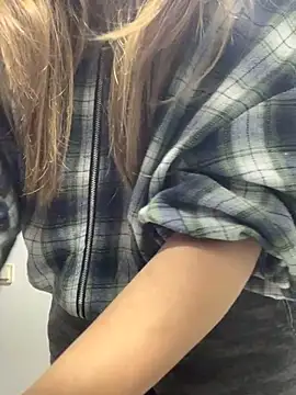 Snapshot of VesnaCrystal chatting on 11.11.25 VesnaCrystal online show from 11.11.25