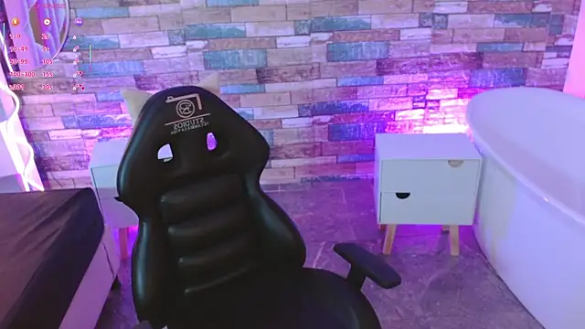 Snapshot of ZURY_TAY chatting on 09.10.25 ZURY TAY online show from 09.10.25