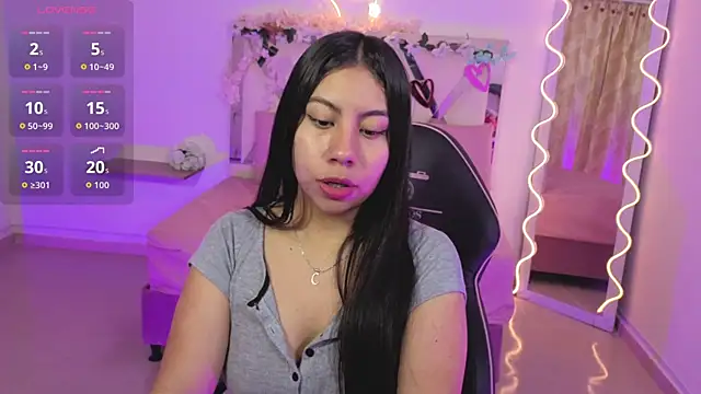 Snapshot of ZURY_TAY chatting on 09.29.25 ZURY TAY online show from 09.29.25