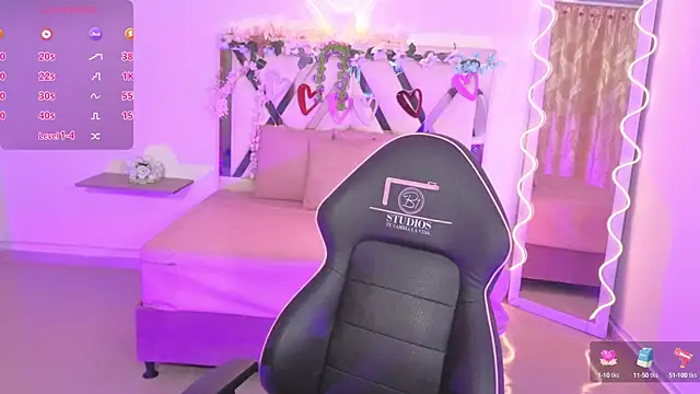 Snapshot of ZURY_TAY chatting on 09.30.25 ZURY TAY online show from 09.30.25