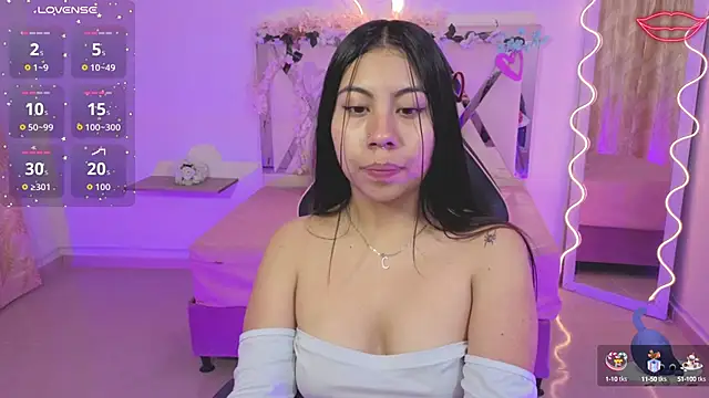 Snapshot of ZURY_TAY chatting on 10.05.25 ZURY TAY online show from 10.05.25