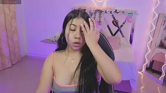 Snapshot of ZURY_TAY chatting on 10.13.25 ZURY TAY online show from 10.13.25