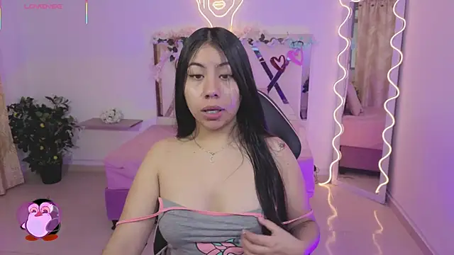 Snapshot of ZURY_TAY chatting on 12.04.25 ZURY TAY online show from 12.04.25