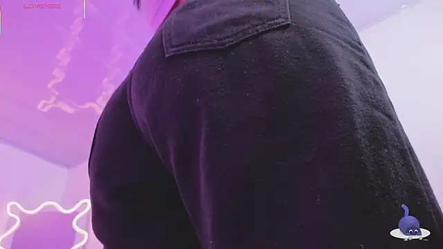 Snapshot of ZURY_TAY chatting on 12.05.25 ZURY TAY online show from 12.05.25