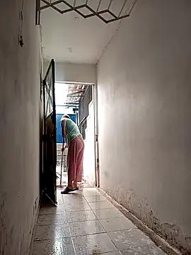 Lady 16 online show from 12.04.25