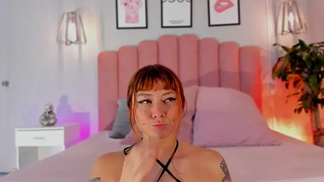 Snapshot of raven_black_ chatting on 10.03.25 raven black online show from 10.03.25