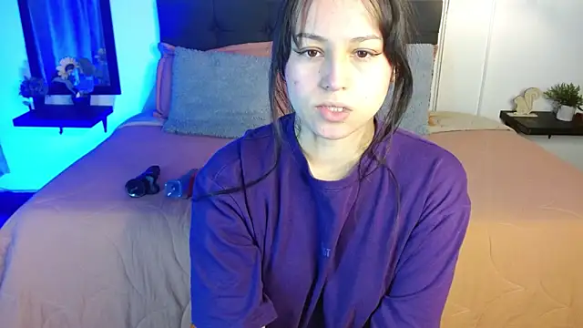 Snapshot of Eymmy_24 chatting on 09.18.25 Eymmy 24 online show from 09.18.25