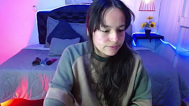 Snapshot of Eymmy_24 chatting on 09.21.25 Eymmy 24 online show from 09.21.25