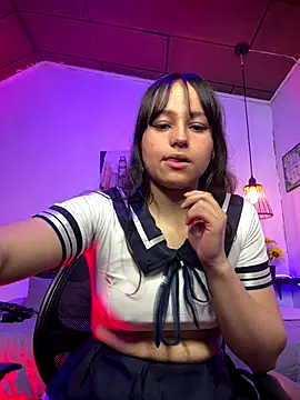 Snapshot of Eymmy_24 chatting on 10.01.25 Eymmy 24 online show from 10.01.25