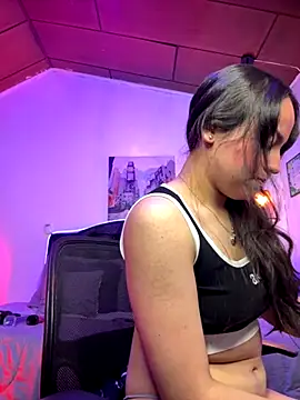 Snapshot of Eymmy_24 chatting on 10.05.25 Eymmy 24 online show from 10.05.25