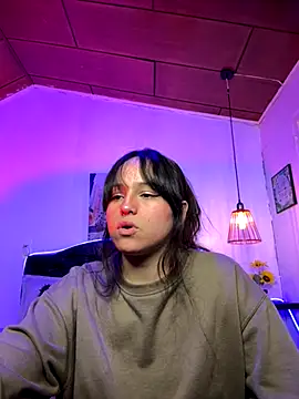 Snapshot of Eymmy_24 chatting on 10.12.25 Eymmy 24 online show from 10.12.25