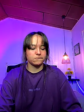 Snapshot of Eymmy_24 chatting on 10.12.25 Eymmy 24 online show from 10.12.25