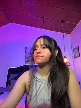 Snapshot of Eymmy_24 chatting on 10.15.25 Eymmy 24 online show from 10.15.25