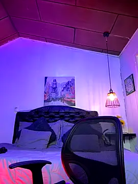 Snapshot of Eymmy_24 chatting on 10.17.25 Eymmy 24 online show from 10.17.25