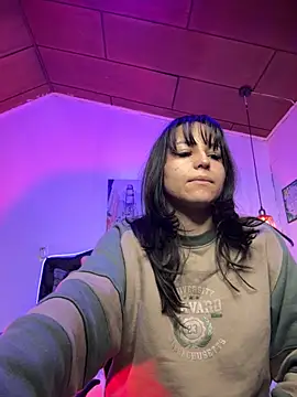 Snapshot of Eymmy_24 chatting on 10.21.25 Eymmy 24 online show from 10.21.25