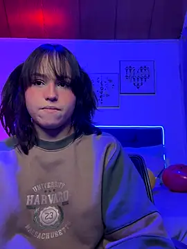 Snapshot of Eymmy_24 chatting on 11.04.25 Eymmy 24 online show from 11.04.25