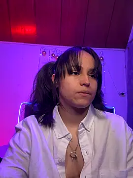 Snapshot of Eymmy_24 chatting on 11.19.25 Eymmy 24 online show from 11.19.25