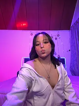 Snapshot of Eymmy_24 chatting on 11.20.25 Eymmy 24 online show from 11.20.25