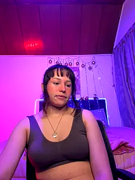 Snapshot of Eymmy_24 chatting on 11.25.25 Eymmy 24 online show from 11.25.25