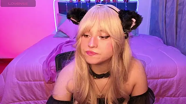 Snapshot of Eymmy_24 chatting on 11.29.25 Eymmy 24 online show from 11.29.25