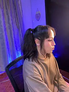 Snapshot of Eymmy_24 chatting on 12.19.25 Eymmy 24 online show from 12.19.25