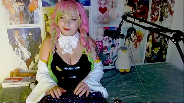 Snapshot of Lil-La chatting on 11.29.25 Lil-La online show from 11.29.25