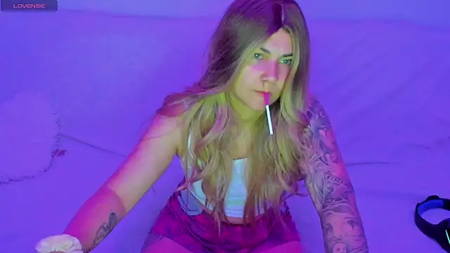 MiaKiittyy online show from 04.27.26