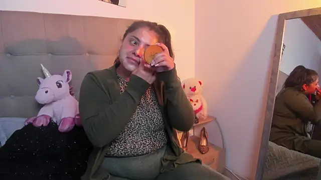 Snapshot of TifanyAmazinng chatting on 11.12.25 TifanyAmazinng online show from 11.12.25