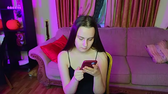 Snapshot of Kelly_Cartier chatting on 11.05.25 Kelly Cartier online show from 11.05.25