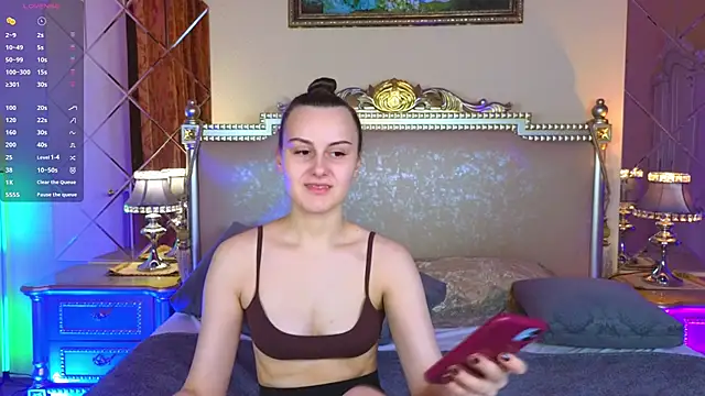 Snapshot of Kelly_Cartier chatting on 11.18.25 Kelly Cartier online show from 11.18.25