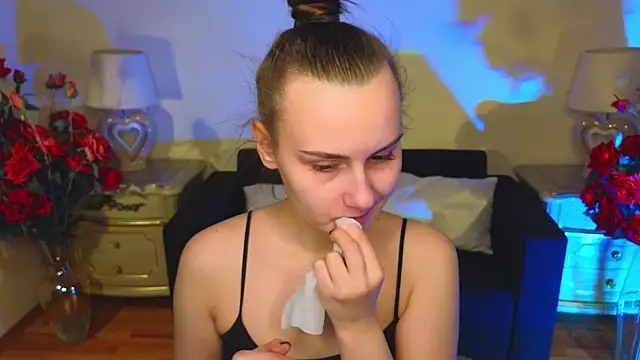 Snapshot of Kelly_Cartier chatting on 11.30.25 Kelly Cartier online show from 11.30.25