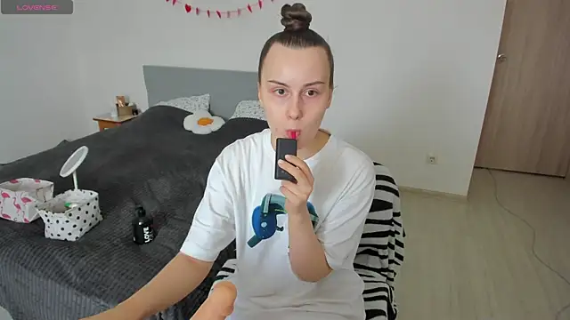 Snapshot of Kelly_Cartier chatting on 02.13.26 Kelly Cartier online show from 02.13.26