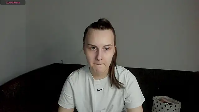 Snapshot of Kelly_Cartier chatting on 04.21.26 Kelly Cartier online show from 04.21.26