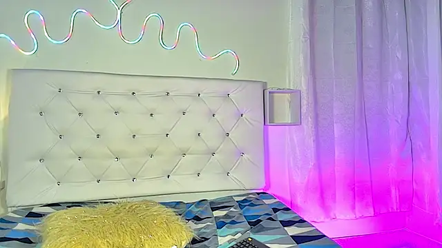 Snapshot of tatixxxvega chatting on 09.19.25 tatixxxvega online show from 09.19.25