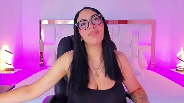 Snapshot of Camille_Juicy chatting on 09.12.25 Camille Juicy online show from 09.12.25