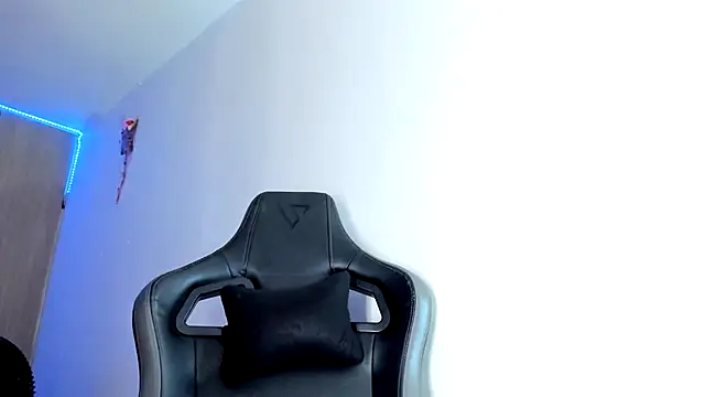 Snapshot of Latin_goddsexxx chatting on 10.25.25 Latin goddsexxx online show from 10.25.25