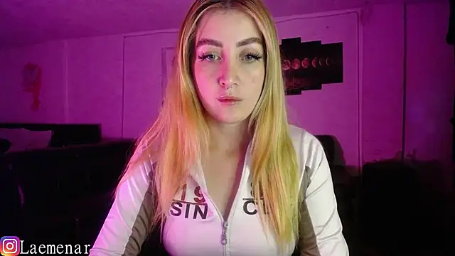 Snapshot of Saraa-Smith chatting on 11.06.25 Saraa-Smith online show from 11.06.25