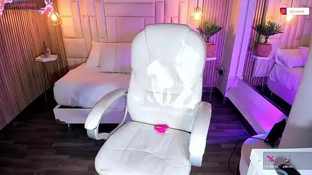 Snapshot of DulceGreem chatting on 11.13.25 DulceGreem online show from 11.13.25