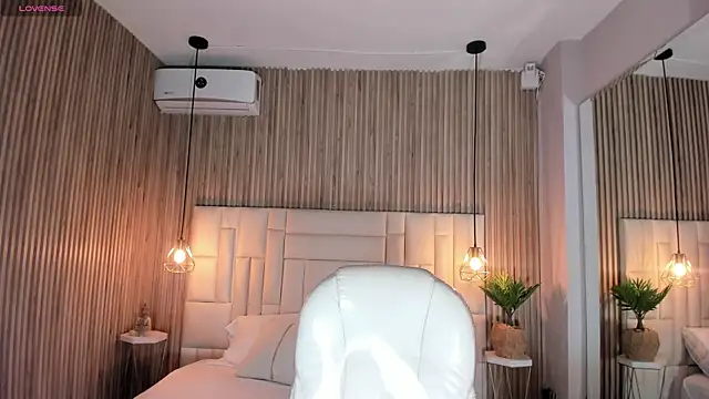 Snapshot of DulceGreem chatting on 11.27.25 DulceGreem online show from 11.27.25