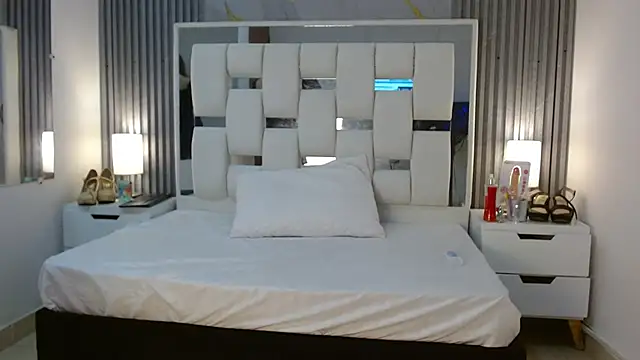 VanessaHard as online show from 09.28.25