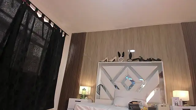 VanessaHard as online show from 12.03.25