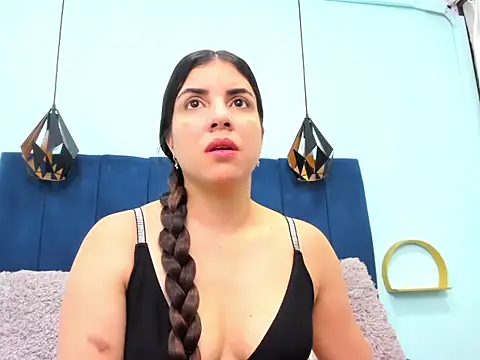 Snapshot of sweet_klem_19 chatting on 11.21.25 sweet klem 19 online show from 11.21.25