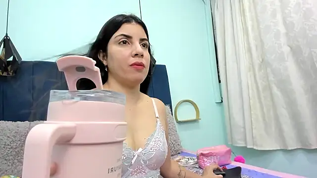 Snapshot of sweet_klem_19 chatting on 11.27.25 sweet klem 19 online show from 11.27.25