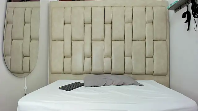 ZafiroAndFlynn online show from 09.12.25