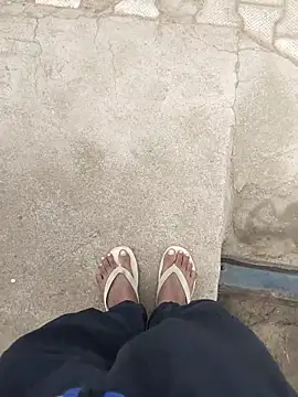 Snapshot of INTERNATIONAL0001 chatting on 12.15.25 INTERNATIONAL0001 online show from 12.15.25