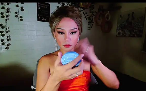 Snapshot of YourNikkieXxx chatting on 10.06.25 YourNikkieXxx online show from 10.06.25