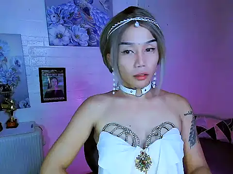 Snapshot of YourNikkieXxx chatting on 10.16.25 YourNikkieXxx online show from 10.16.25