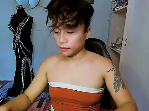 Snapshot of YourNikkieXxx chatting on 12.18.25 YourNikkieXxx online show from 12.18.25