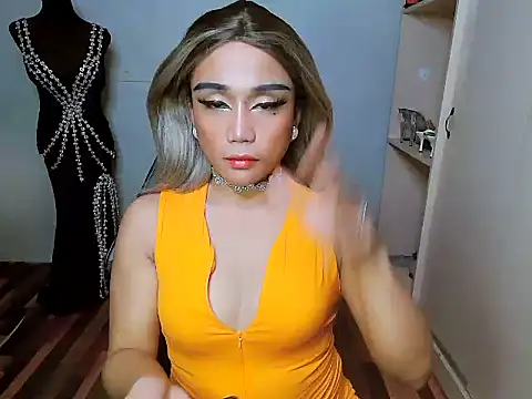 Snapshot of YourNikkieXxx chatting on 12.23.25 YourNikkieXxx online show from 12.23.25