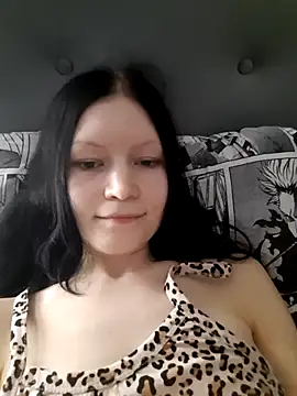 Snapshot of DragonFoxie chatting on 09.08.25 DragonFoxie online show from 09.08.25